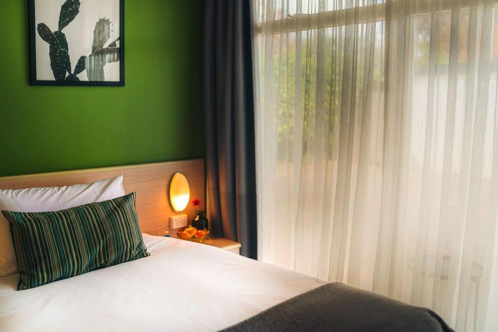 The Oriana Orange - Retro Hotel & Resort Room photo